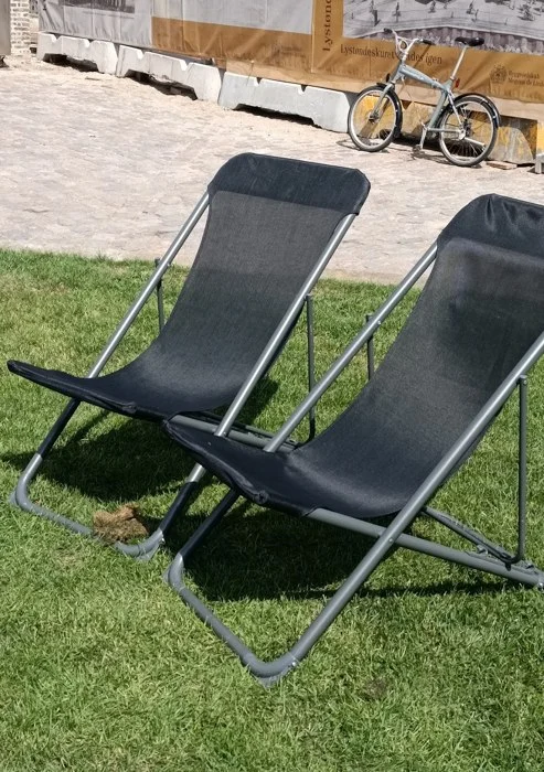 Dvě lehátka vedle sebe